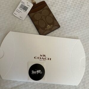 READY TO SHIP!!!🎄🎄🎄🎄NWT Coach Lanyard for ID badge or Luggage Tag.